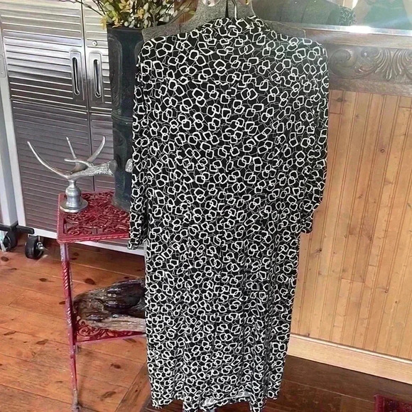 Chaps women’s size large, beautiful, black, and white summer dress. - Picture 5 of 7